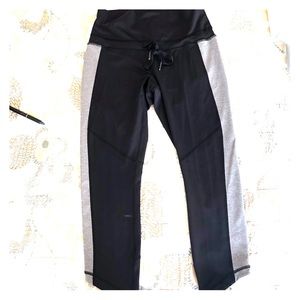 Lululemon 7/8 Retreat pant, black and coal, sz 8